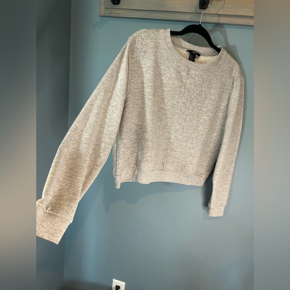 H&M Textured Crewneck Sweatshirt in Heather Grey - Picture 4 of 9